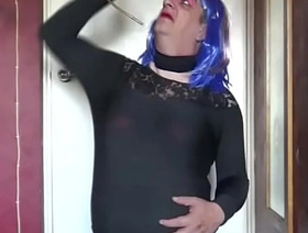 crossdresser films himself swallowing pee