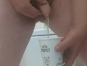 VID 276 Masturbare baut pisat penetrare anala (5min)
